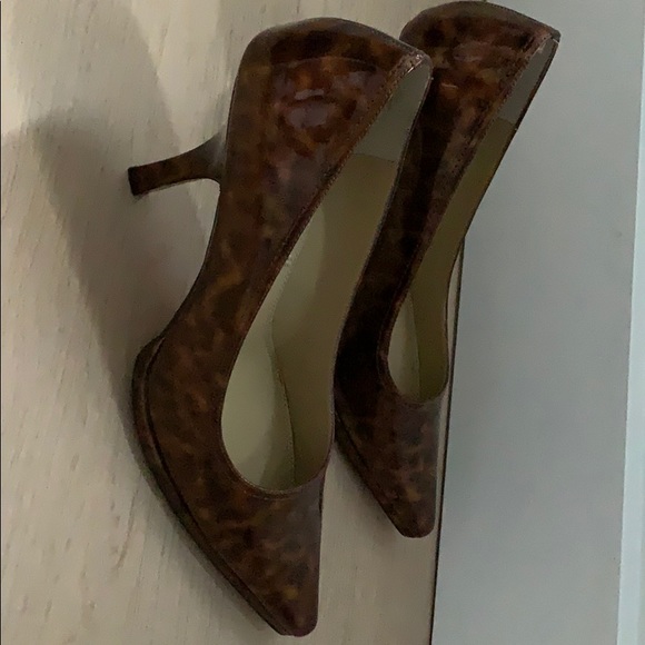 Tahari Patent Leather Pump - Picture 3 of 3